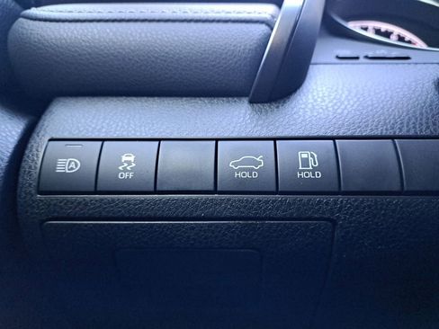 Used 2019 Toyota Camry L image 24