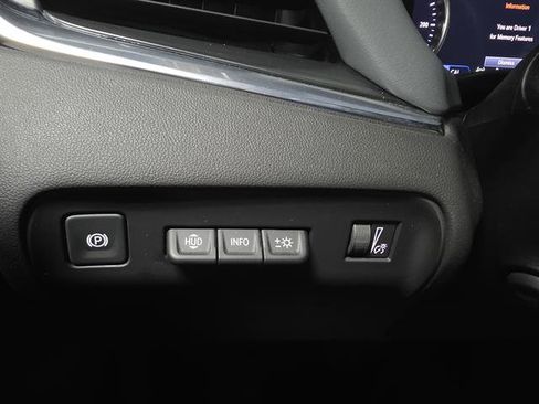 Used 2022 Buick Enclave Premium AWD/4WD image 19