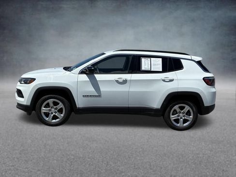 Used 2024 Jeep Compass Latitude AWD/4WD image 2