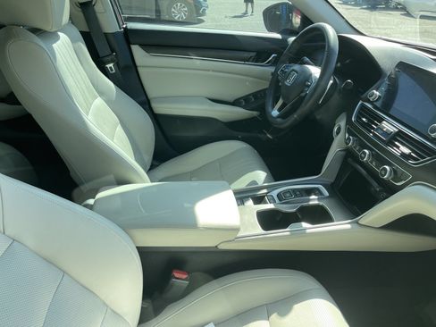 Used 2022 Honda Accord Touring image 8