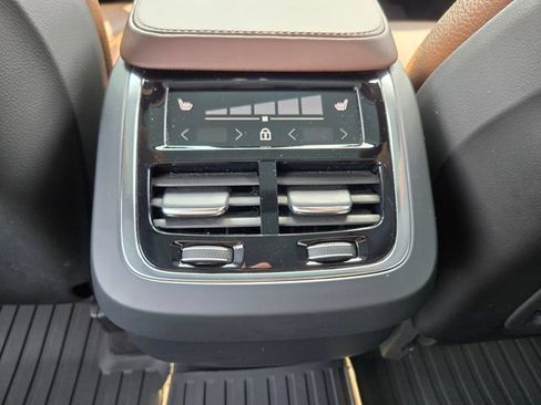 Used 2023 Volvo XC90 B6 Plus w/ Protection Package Premier AWD/4WD image 17