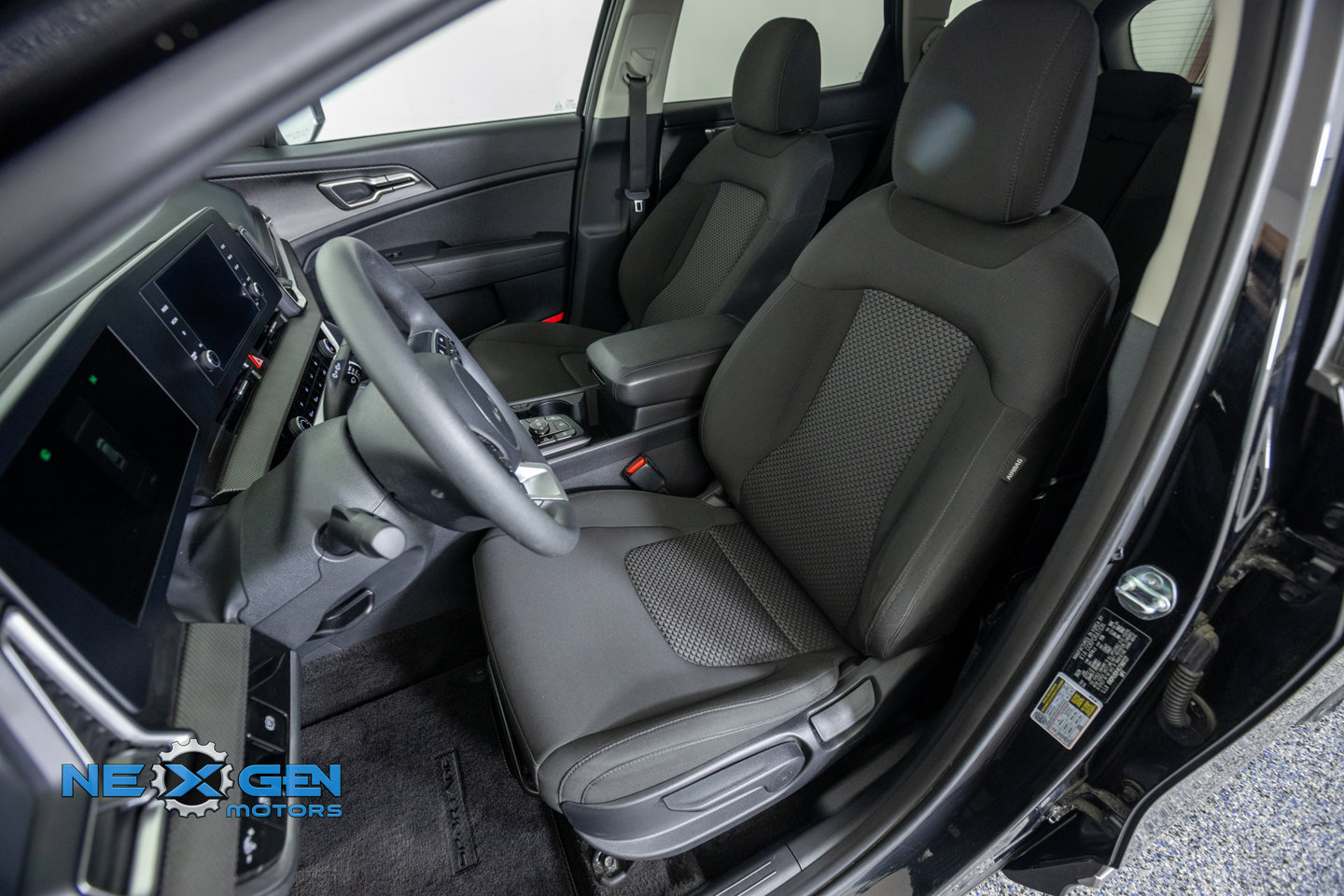 Used 2025 Kia Sportage LX FWD image 24