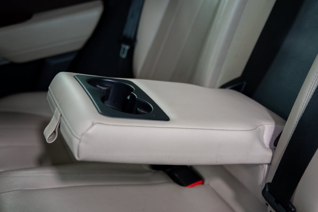 Used 2019 Land Rover Range Rover Velar R-Dynamic SE AWD/4WD image 15
