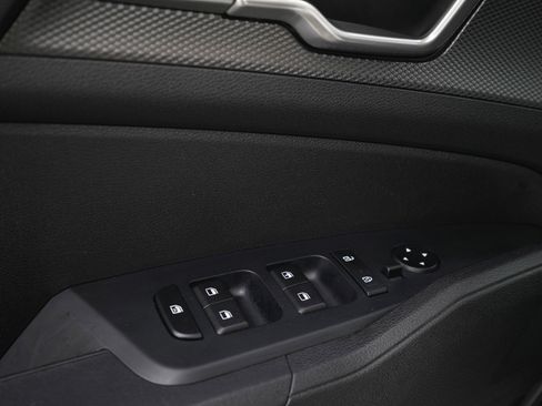 Used 2023 Kia Sportage LX image 19