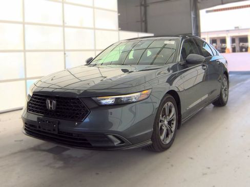 Used 2025 Honda Accord EX-L image 2