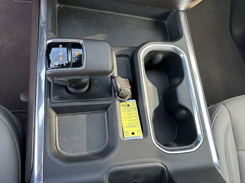 Used 2024 GMC Sierra 1500 SLT w/ SLT Convenience Package image 12