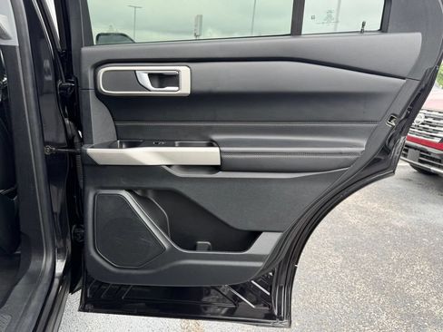 Used 2022 Ford Explorer XLT w/ Equipment Group 202A AWD/4WD image 21