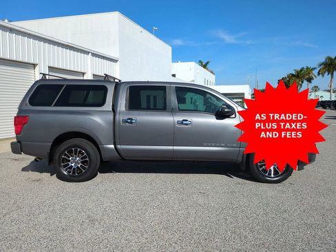 Used 2020 Nissan Titan SV w/ SV Convenience Package image 4