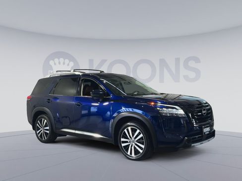 Used 2024 Nissan Pathfinder Platinum w/ Black Appearance Package AWD/4WD image 2