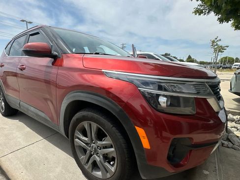 Used 2023 Kia Seltos S FWD image 2
