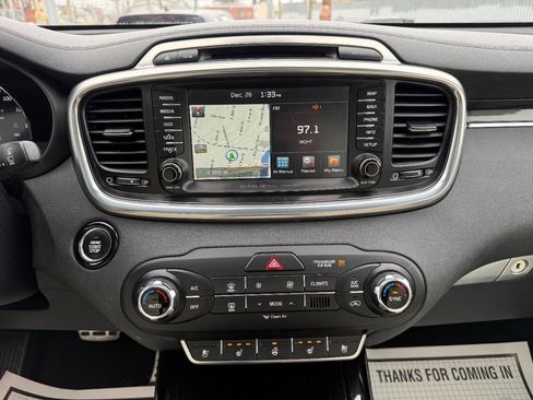 Used 2017 Kia Sorento SX image 19