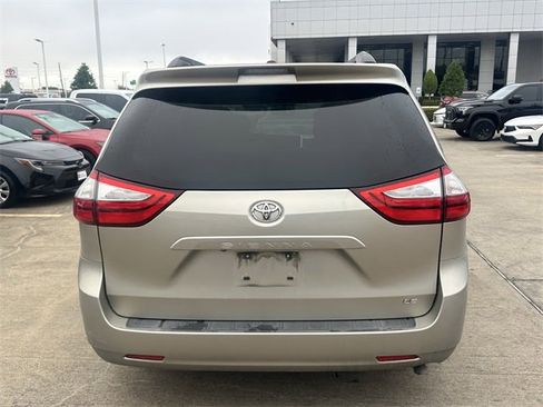 Used 2015 Toyota Sienna LE image 6