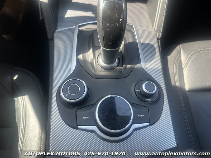 Used 2018 Alfa Romeo Stelvio Sport w/ Quick Order Package 22J Sport AWD/4WD image 34