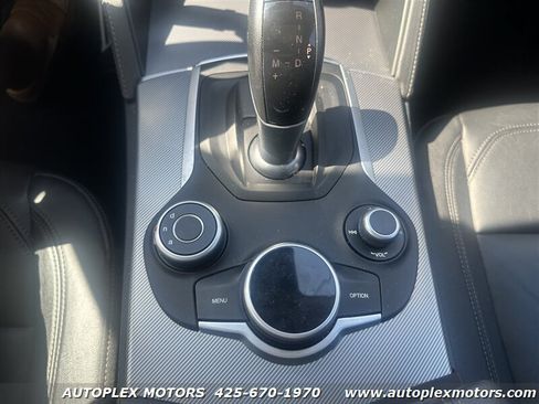 Used 2018 Alfa Romeo Stelvio Sport w/ Quick Order Package 22J Sport AWD/4WD image 34
