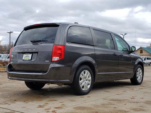 Used 2018 Dodge Grand Caravan SE w/ UConnect Hands-Free Group image 6