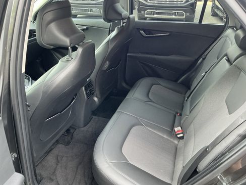 Certified 2023 Kia Niro EX FWD image 10