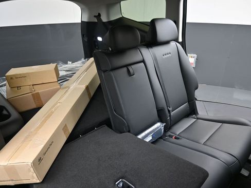 Used 2026 Hyundai Ioniq 9 SEL image 16