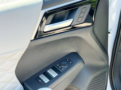 New 2025 Mitsubishi Outlander SEL image 18