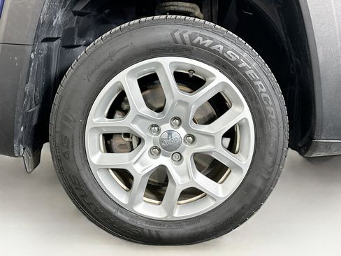 Used 2017 Jeep Renegade Latitude image 11