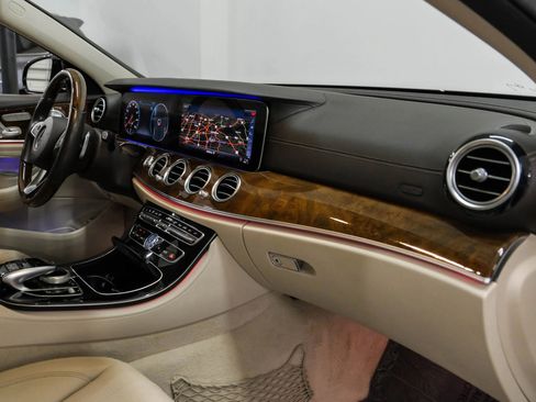 Used 2018 Mercedes-Benz E 400 4MATIC Wagon w/ Premium 2 Package image 13