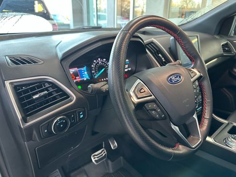 Used 2024 Ford Edge ST-Line w/ Class II Trailer Tow Package image 17