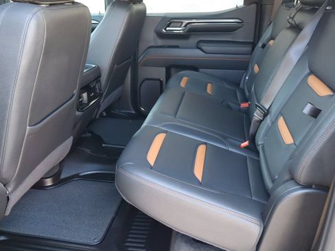 Used 2024 GMC Sierra 1500 AT4 w/ Technology Package AWD/4WD image 5