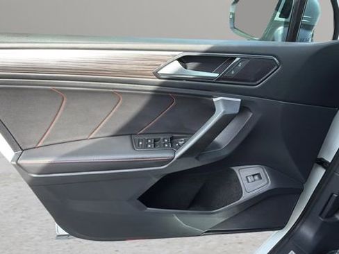 Used 2024 Volkswagen Tiguan SE image 18