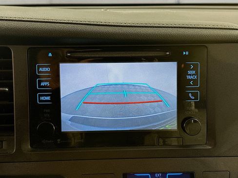 Used 2016 Toyota Sienna XLE image 21