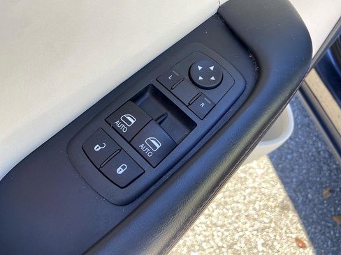 Used 2015 Dodge Challenger R/T Plus image 10