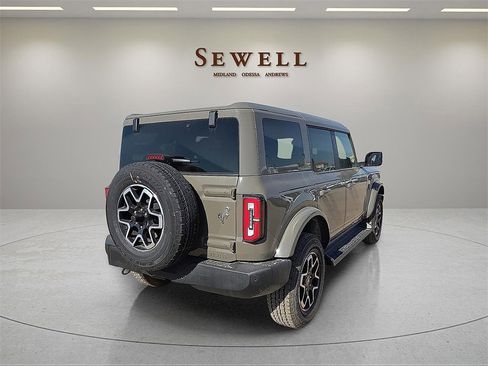 New 2025 Ford Bronco Outer Banks image 4