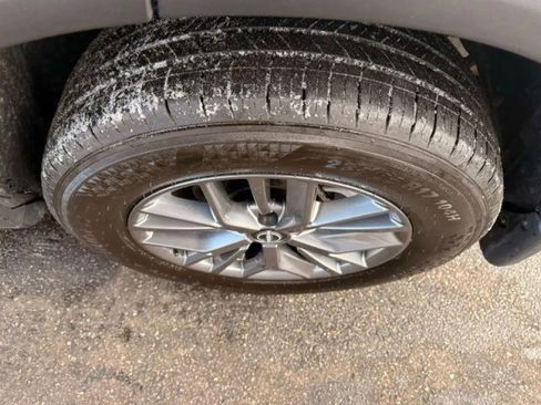 Used 2023 Nissan Rogue S image 38