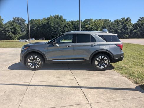 New 2026 Ford Explorer Platinum w/ LUX Leather Package AWD/4WD image 6