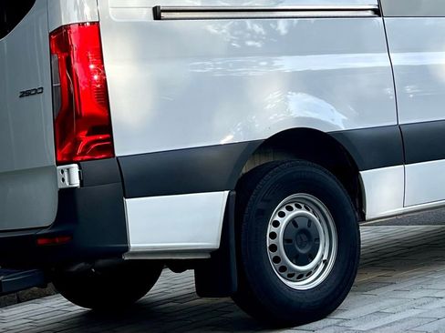 Used 2024 Mercedes-Benz Sprinter 2500 image 8