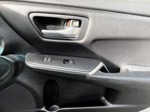 Used 2017 Toyota Camry SE FWD image 39