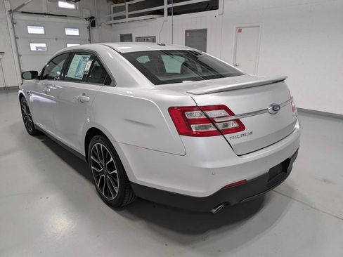 Used 2019 Ford Taurus Limited AWD/4WD image 9