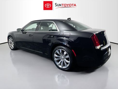 Used 2017 Chrysler 300 Limited image 6