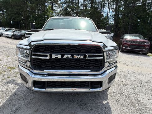 Used 2022 RAM 3500 Tradesman w/ Chrome Appearance Group AWD/4WD image 3