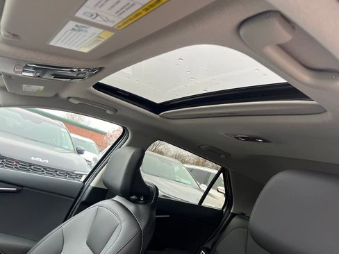 New 2026 Kia Niro EX w/ EX Premium Package image 17