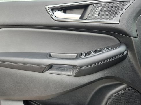 Used 2024 Ford Edge SE w/ Black Appearance Package image 17