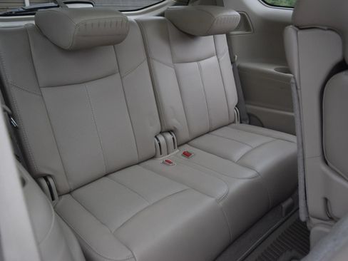 Used 2013 Nissan Pathfinder Platinum w/ Platinum Premium Pkg FWD image 16