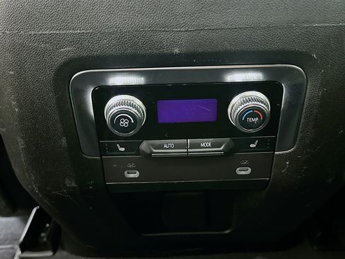 Used 2024 GMC Yukon SLT w/ SLT Premium Package RWD image 29