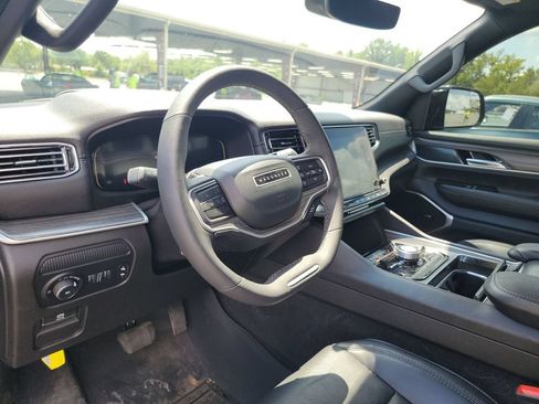 Used 2023 Jeep Wagoneer Series III w/ Preferred Equipment Group AWD/4WD image 3