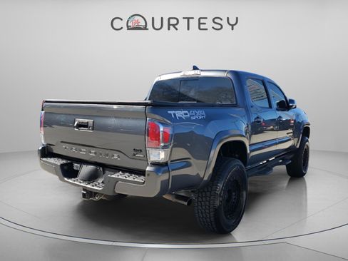 Used 2022 Toyota Tacoma TRD Sport image 4