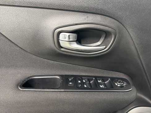 Used 2019 Jeep Renegade Sport w/ Sport Appearance Group image 26