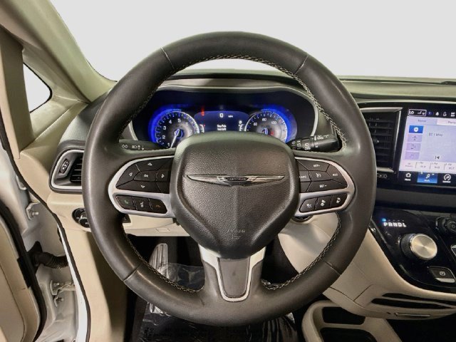 Used 2022 Chrysler Pacifica Touring-L FWD image 12