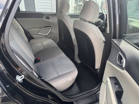 Used 2020 Kia Soul LX FWD image 13