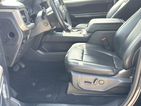 Used 2024 Ford Expedition Max XLT image 9