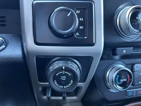 Used 2017 Ford F150 Lariat w/ Equipment Group 502A Luxury AWD/4WD image 31
