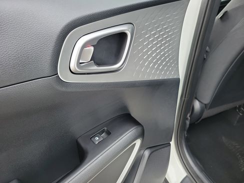 Used 2025 Kia Soul LX w/ LX Technology Package image 13