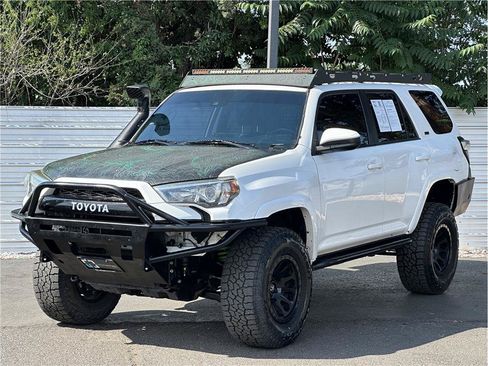 Used 2020 Toyota 4Runner SR5 AWD/4WD image 6